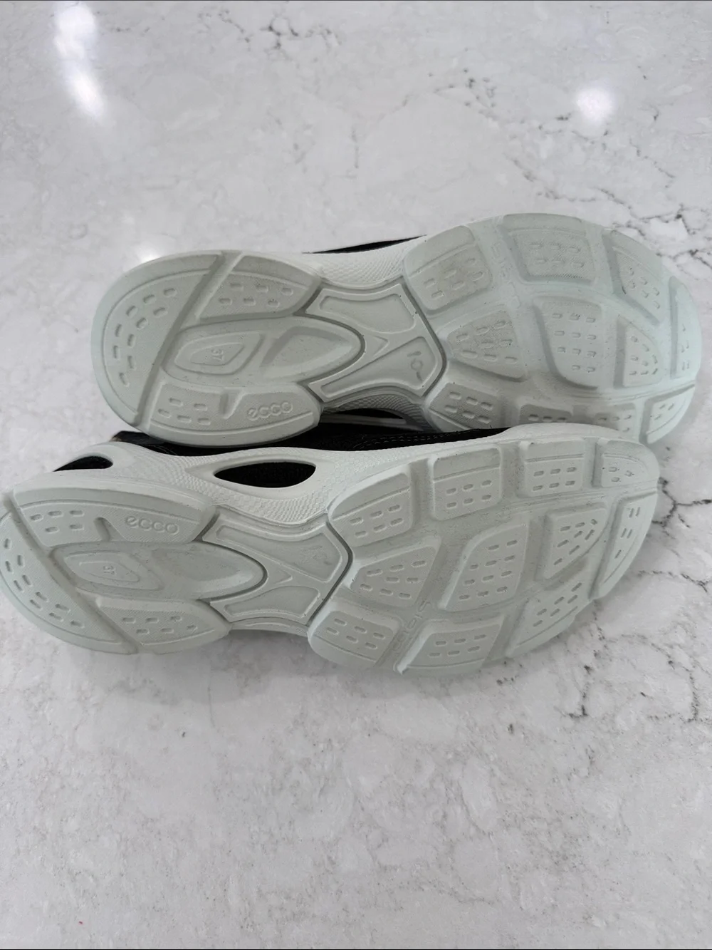 ECCO Yak Leather Slip On Sneakers Knit Gray Black Size 6.5